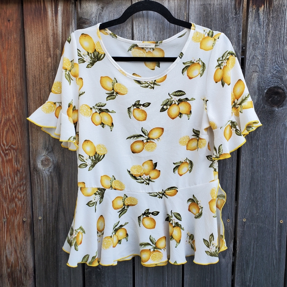So Perla Lemon Print Peplum Flowy Top